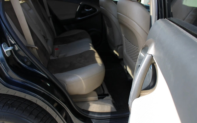 Toyota RAV4 cena 39900 przebieg: 274513, rok produkcji 2011 z Dukla małe 407
